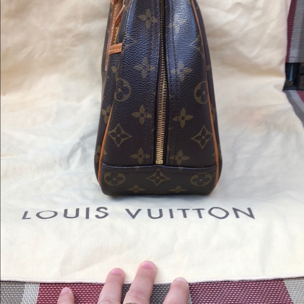Authentic Louie Vuitton Deauville Monogram Handbag - Picture 4 of 7